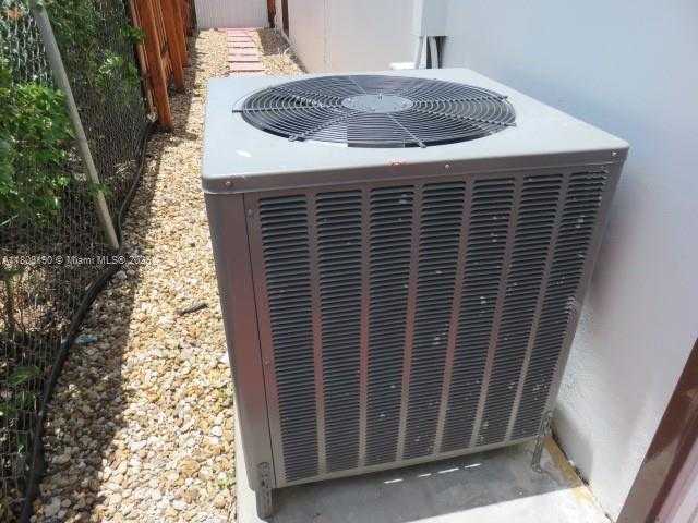 Small Image of 435 EAST 52ND ST, Hialeah Number 36
