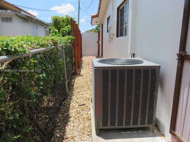 Small Image of 435 EAST 52ND ST, Hialeah Number 37