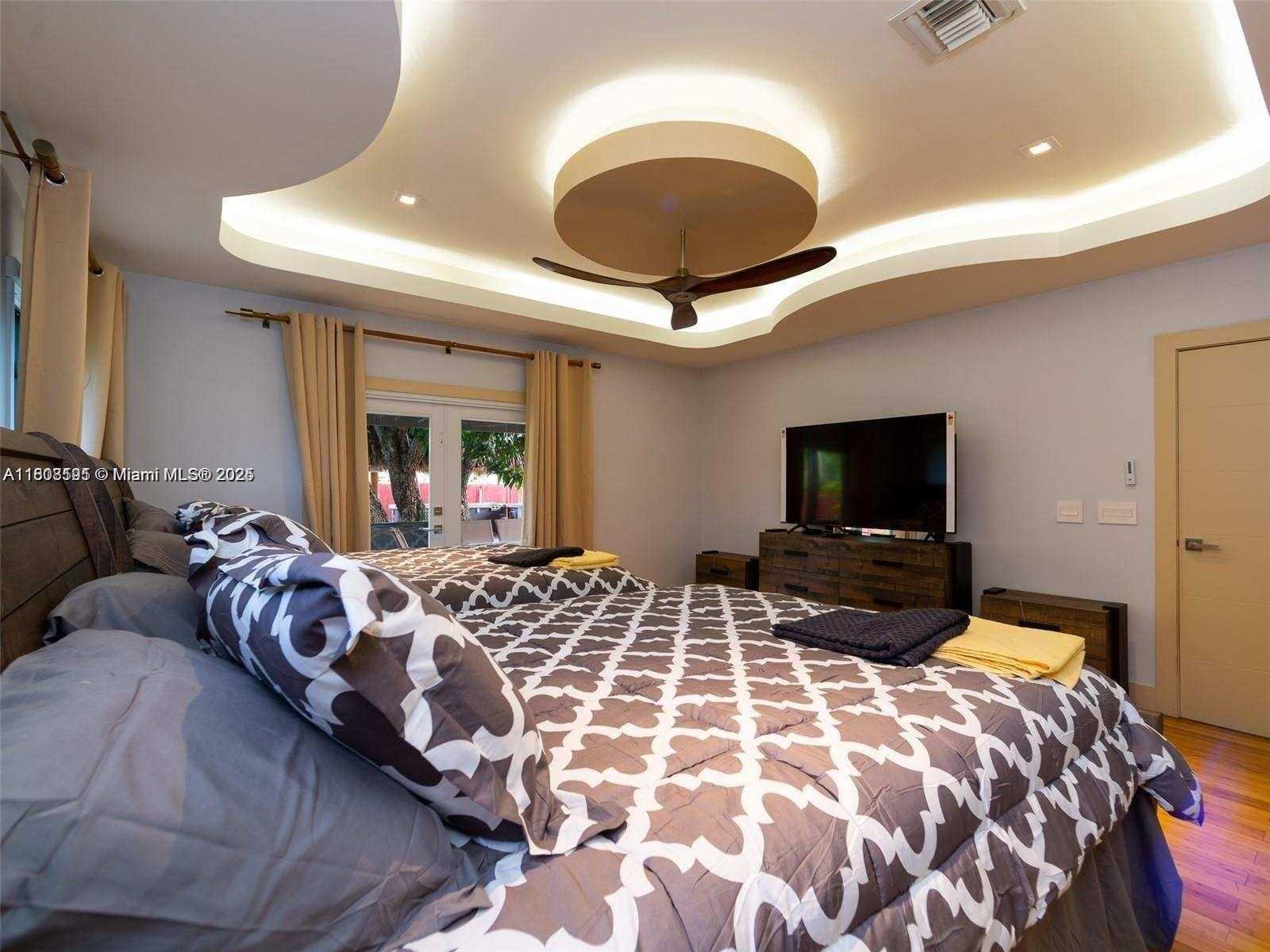 Small Image of 1606 WILEY ST, Hollywood Number 18