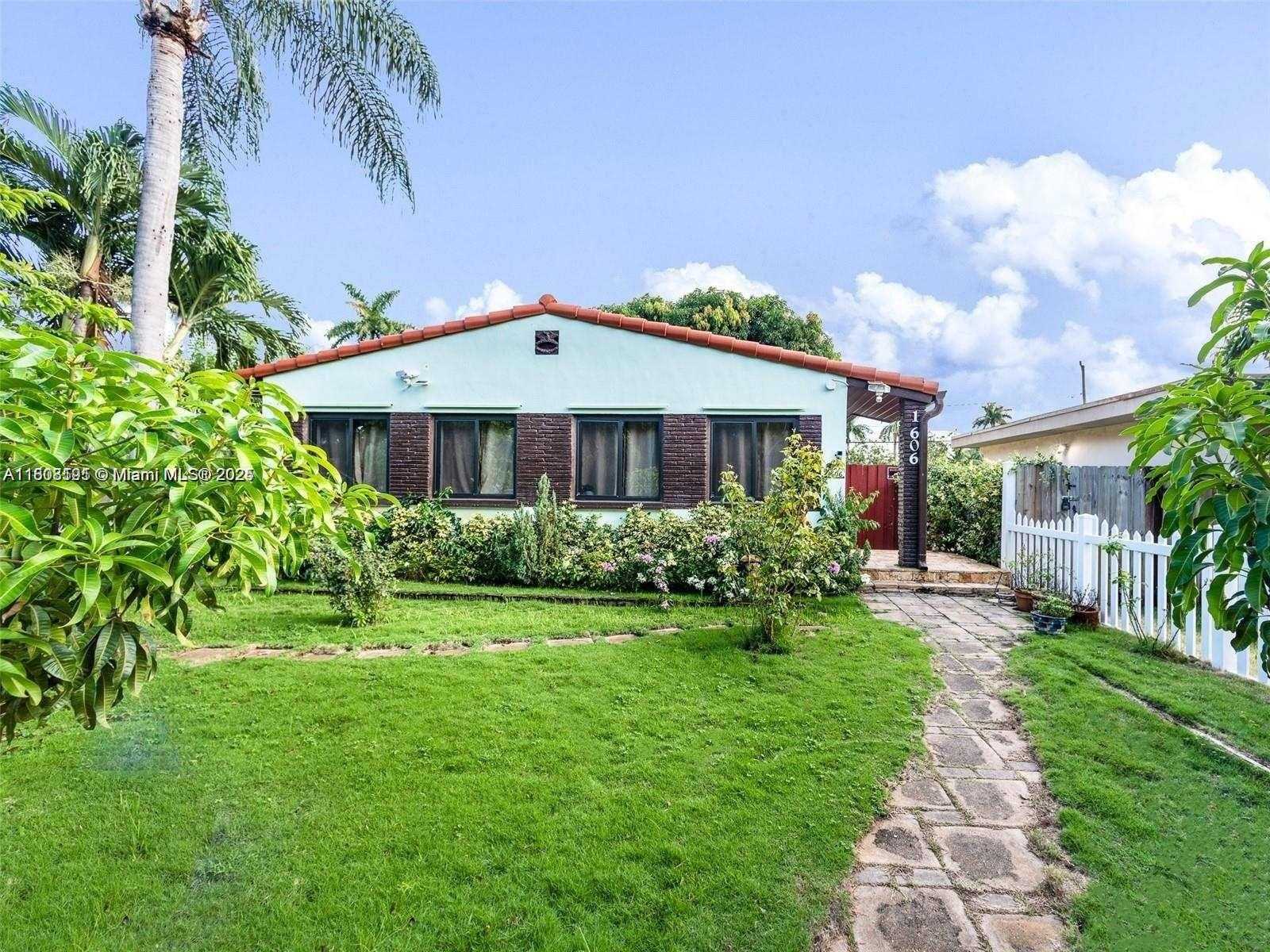 Small Image of 1606 WILEY ST, Hollywood Number 2