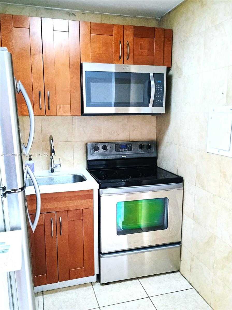Small Image of 7904 WEST DR #706, North Bay Village Number 4
