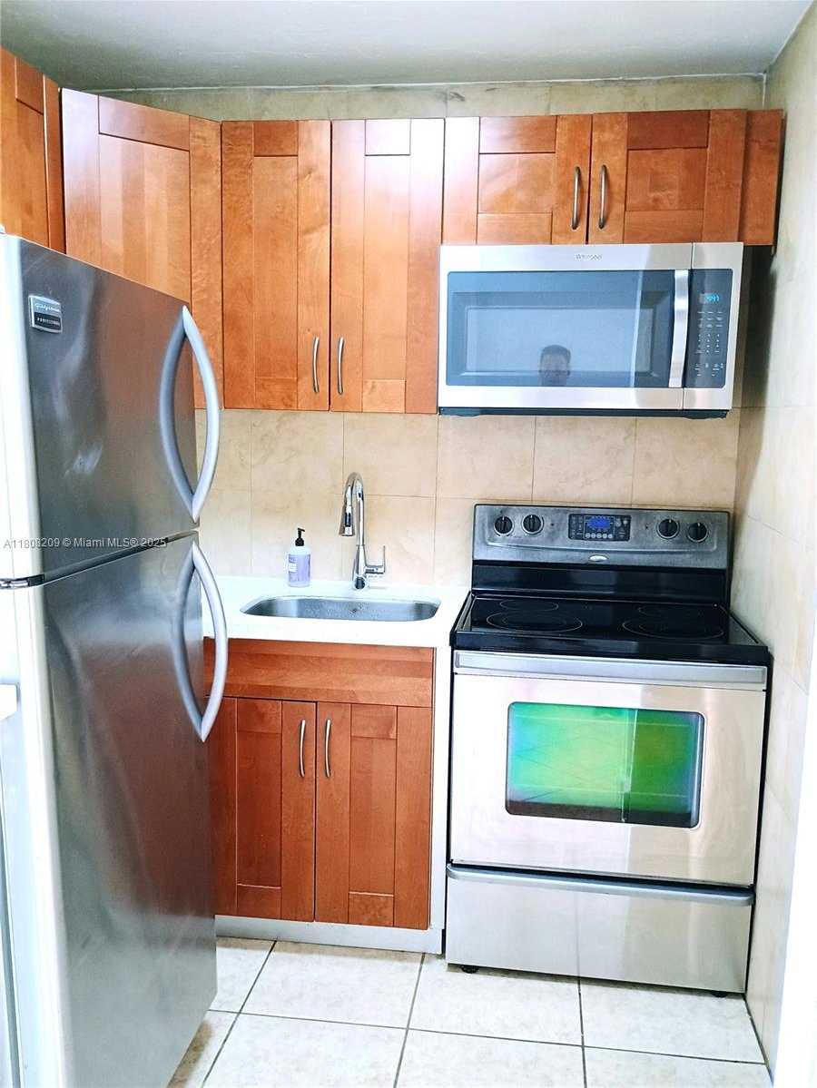 Small Image of 7904 WEST DR #706, North Bay Village Number 5