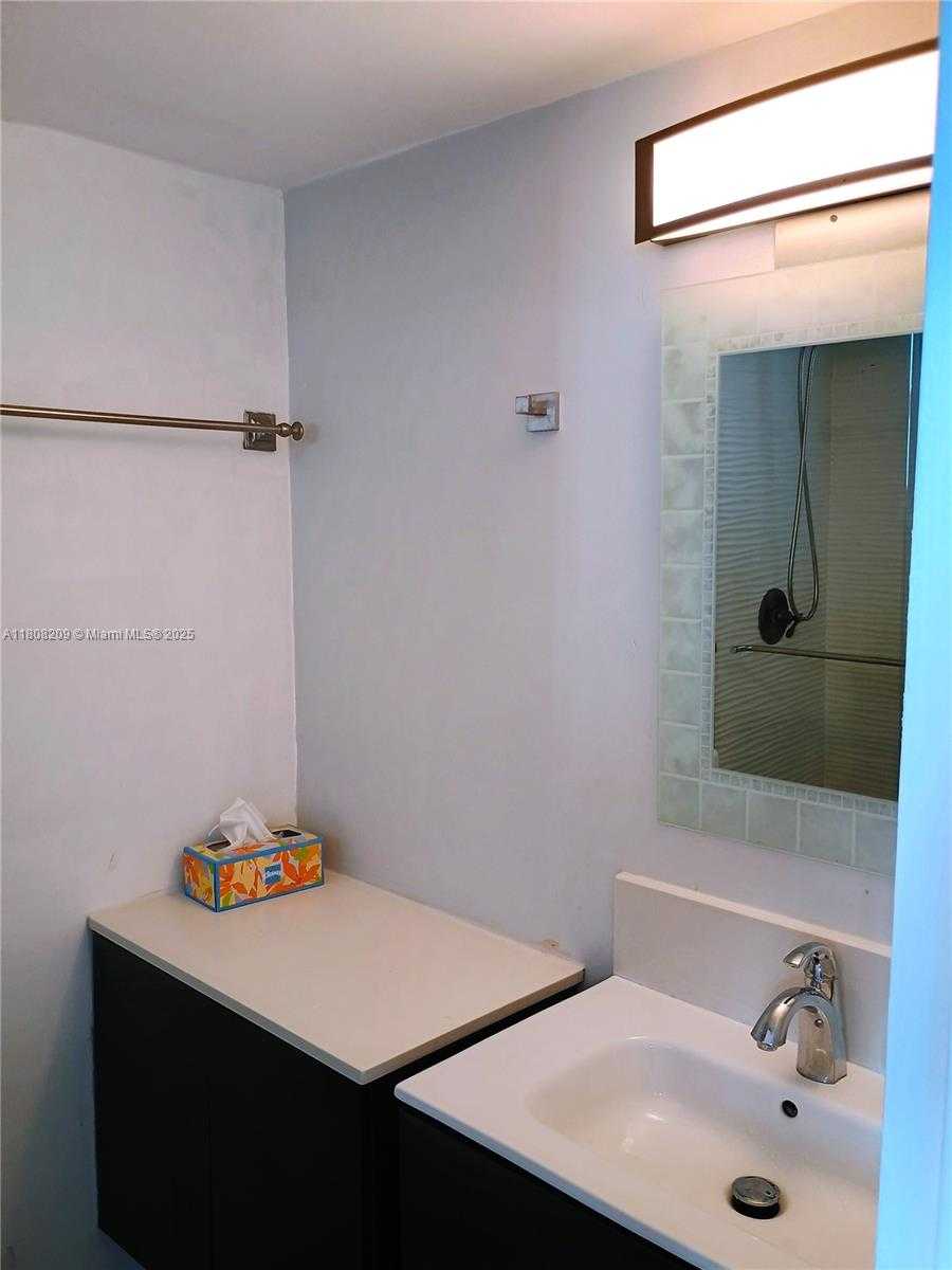 Small Image of 7904 WEST DR #706, North Bay Village Number 8