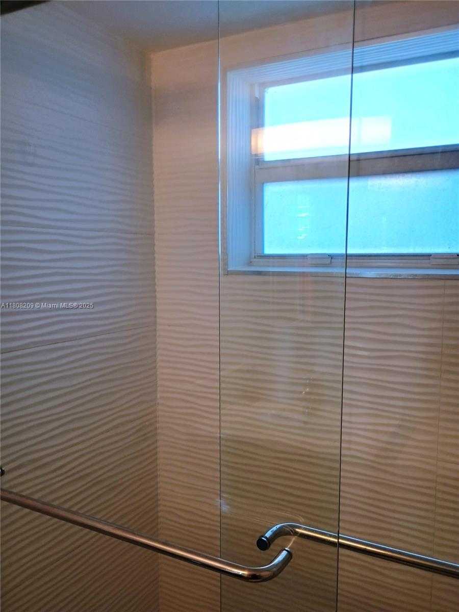 Small Image of 7904 WEST DR #706, North Bay Village Number 9