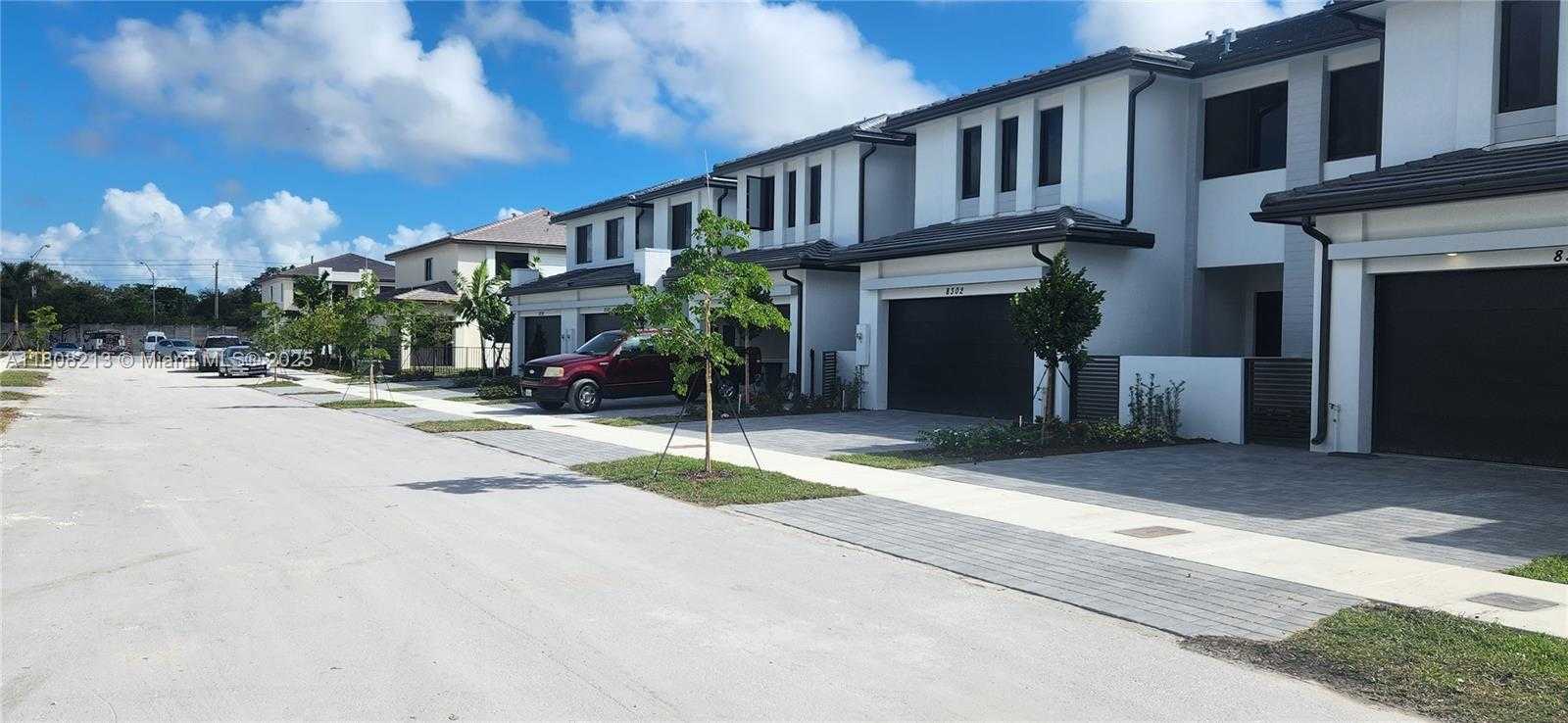 Small Image of 8314 SOUTH WEST 120TH TERRACE, Miami Number 2