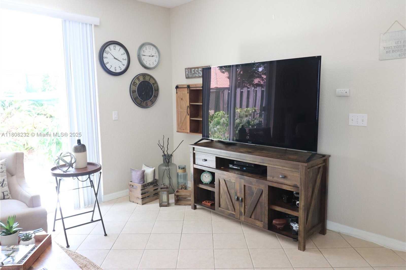 Small Image of 2076 HACIENDA TER #2076, Weston Number 14