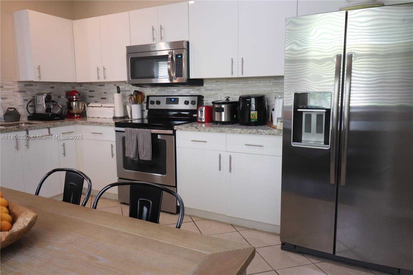 Small Image of 2076 HACIENDA TER #2076, Weston Number 16