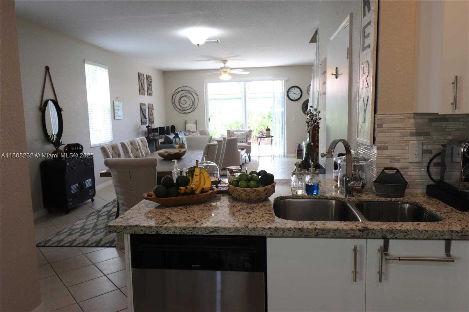Small Image of 2076 HACIENDA TER #2076, Weston Number 18
