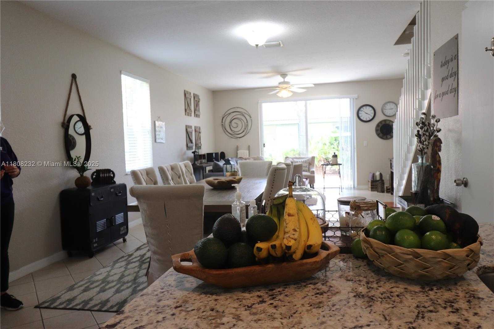 Small Image of 2076 HACIENDA TER #2076, Weston Number 19