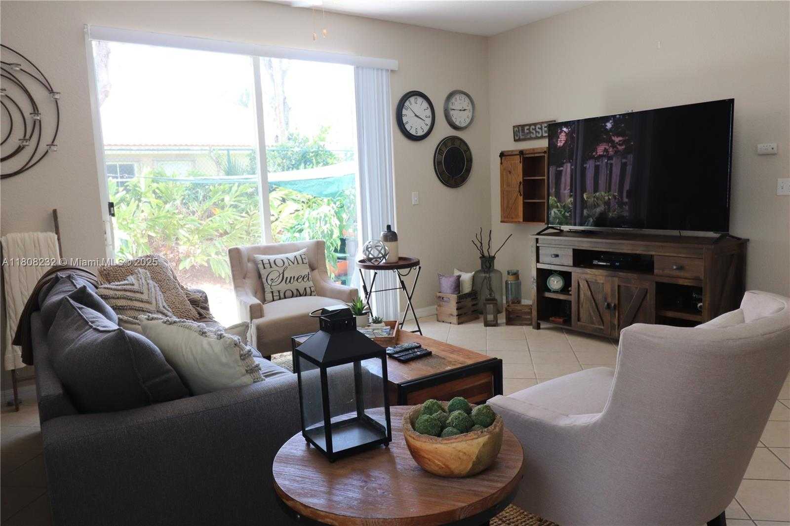 Small Image of 2076 HACIENDA TER #2076, Weston Number 21