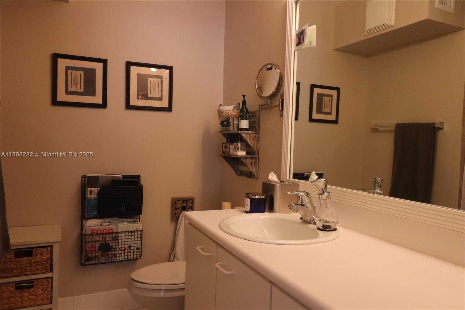 Small Image of 2076 HACIENDA TER #2076, Weston Number 24