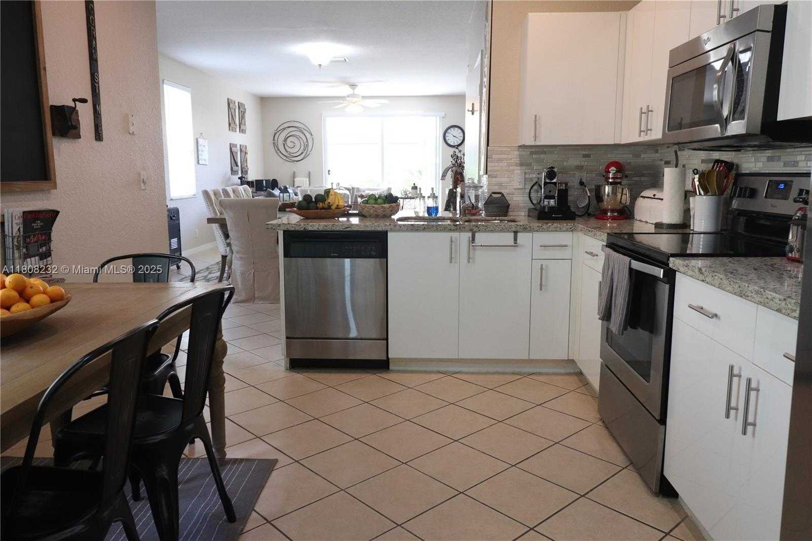Small Image of 2076 HACIENDA TER #2076, Weston Number 3