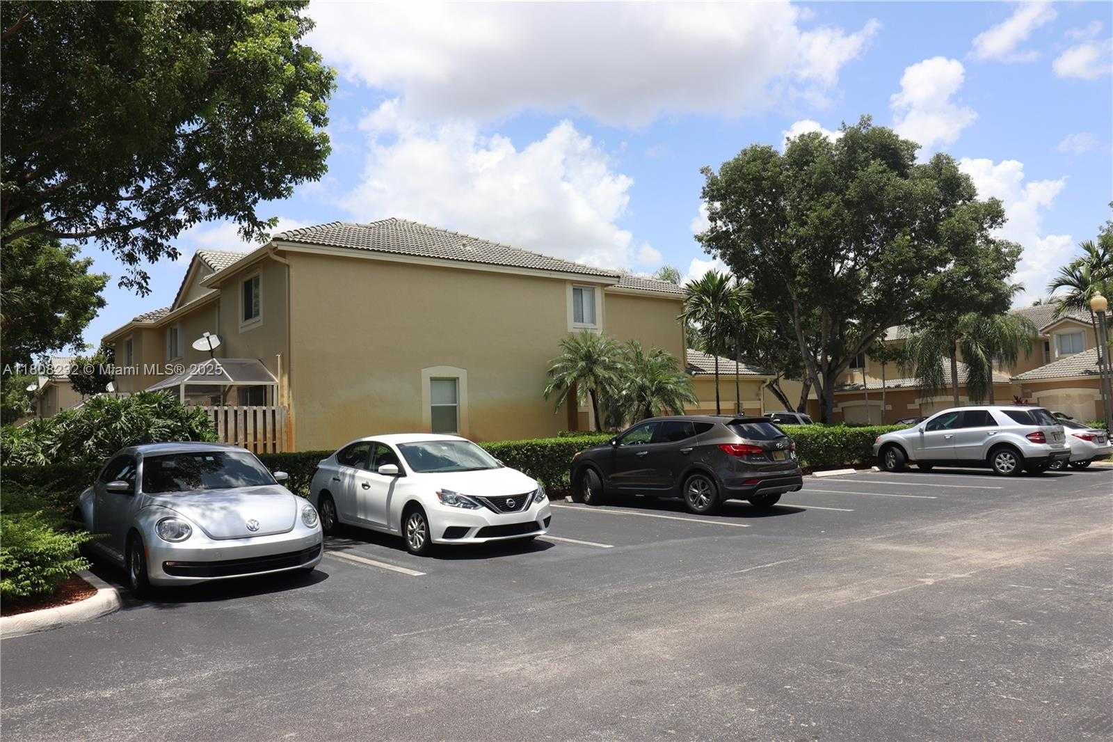 Small Image of 2076 HACIENDA TER #2076, Weston Number 30
