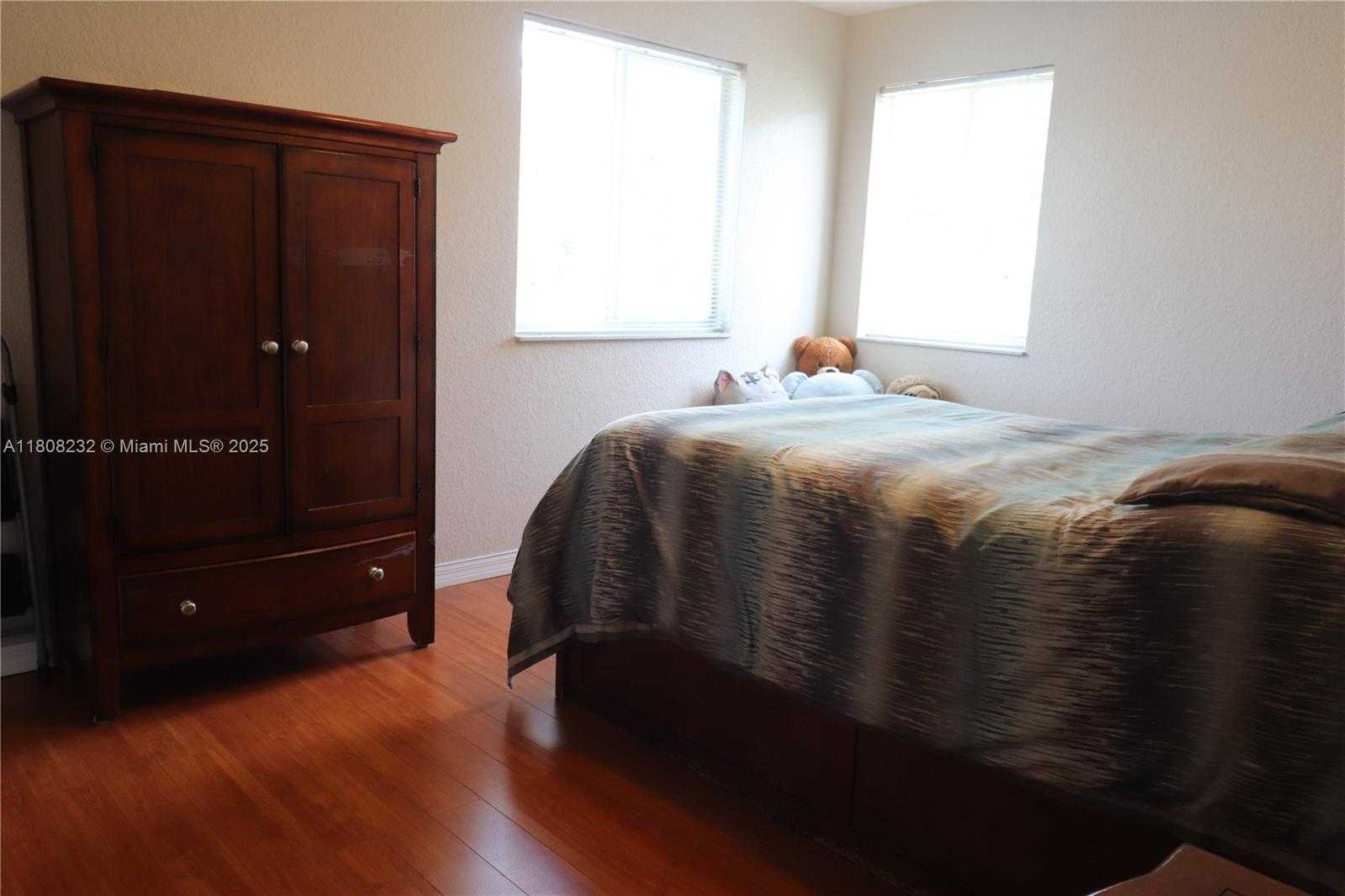 Small Image of 2076 HACIENDA TER #2076, Weston Number 37