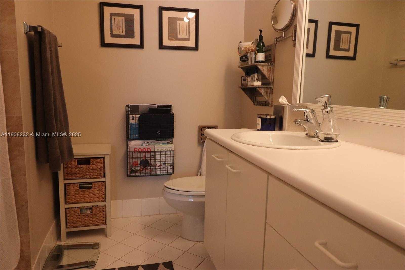 Small Image of 2076 HACIENDA TER #2076, Weston Number 39