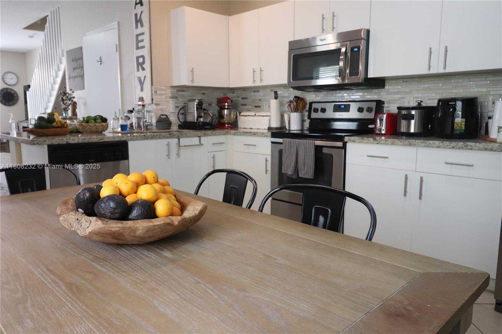 Small Image of 2076 HACIENDA TER #2076, Weston Number 4