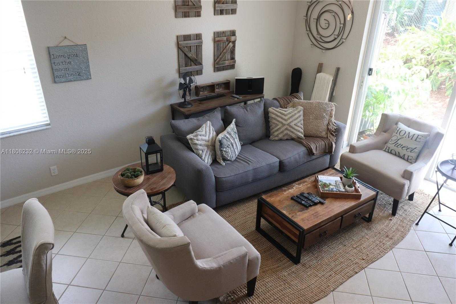 Small Image of 2076 HACIENDA TER #2076, Weston Number 40