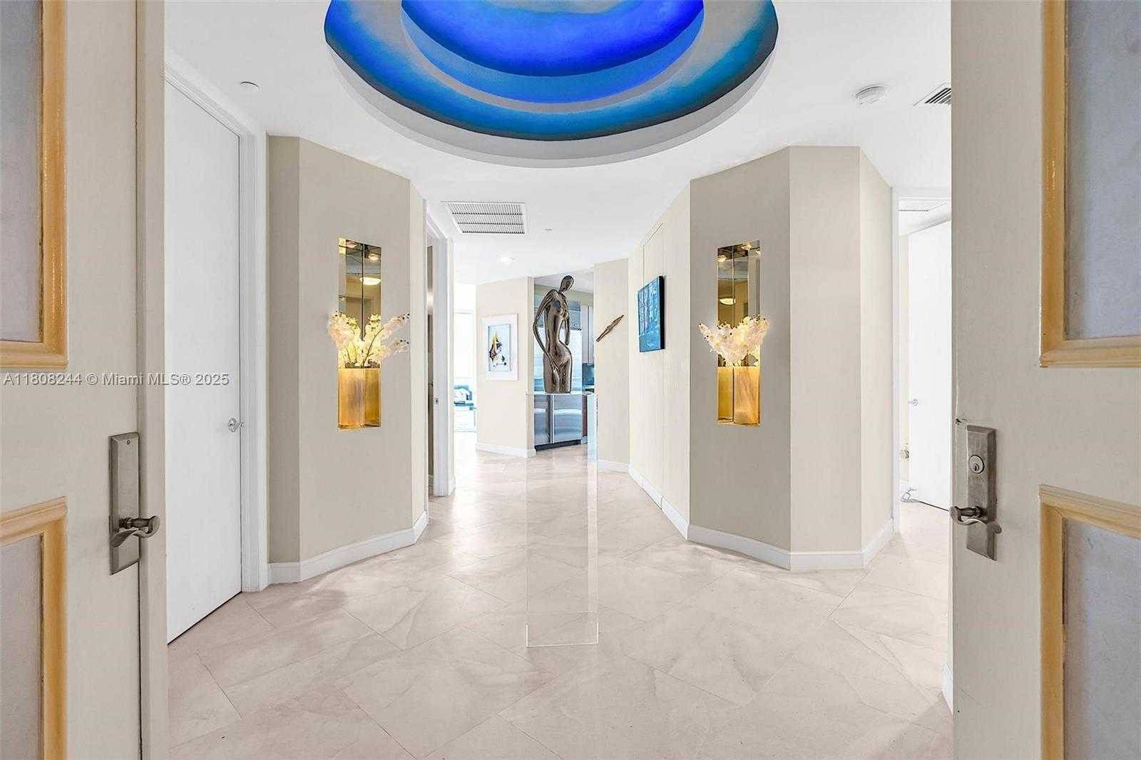 Small Image of 100 SOUTH POINTE DR #2104, Miami Beach Number 10