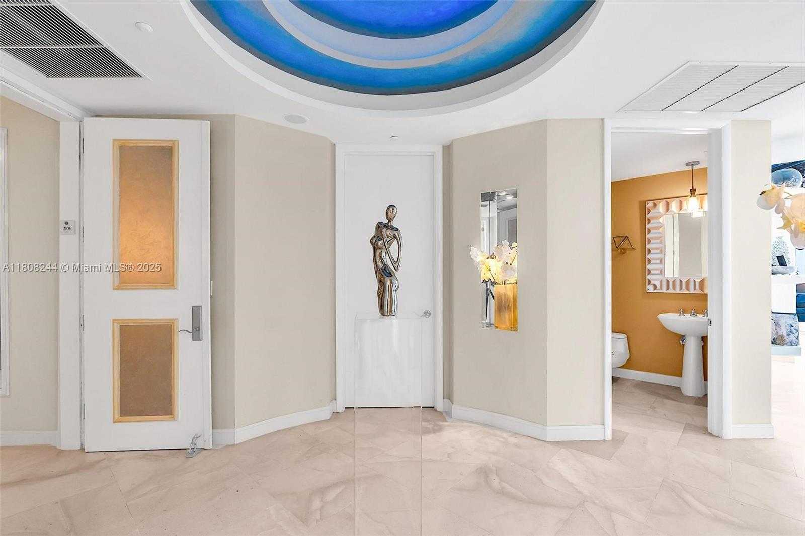 Small Image of 100 SOUTH POINTE DR #2104, Miami Beach Number 11