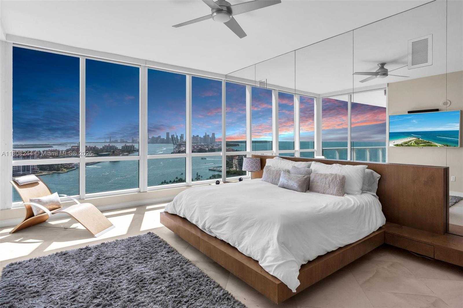 Small Image of 100 SOUTH POINTE DR #2104, Miami Beach Number 14