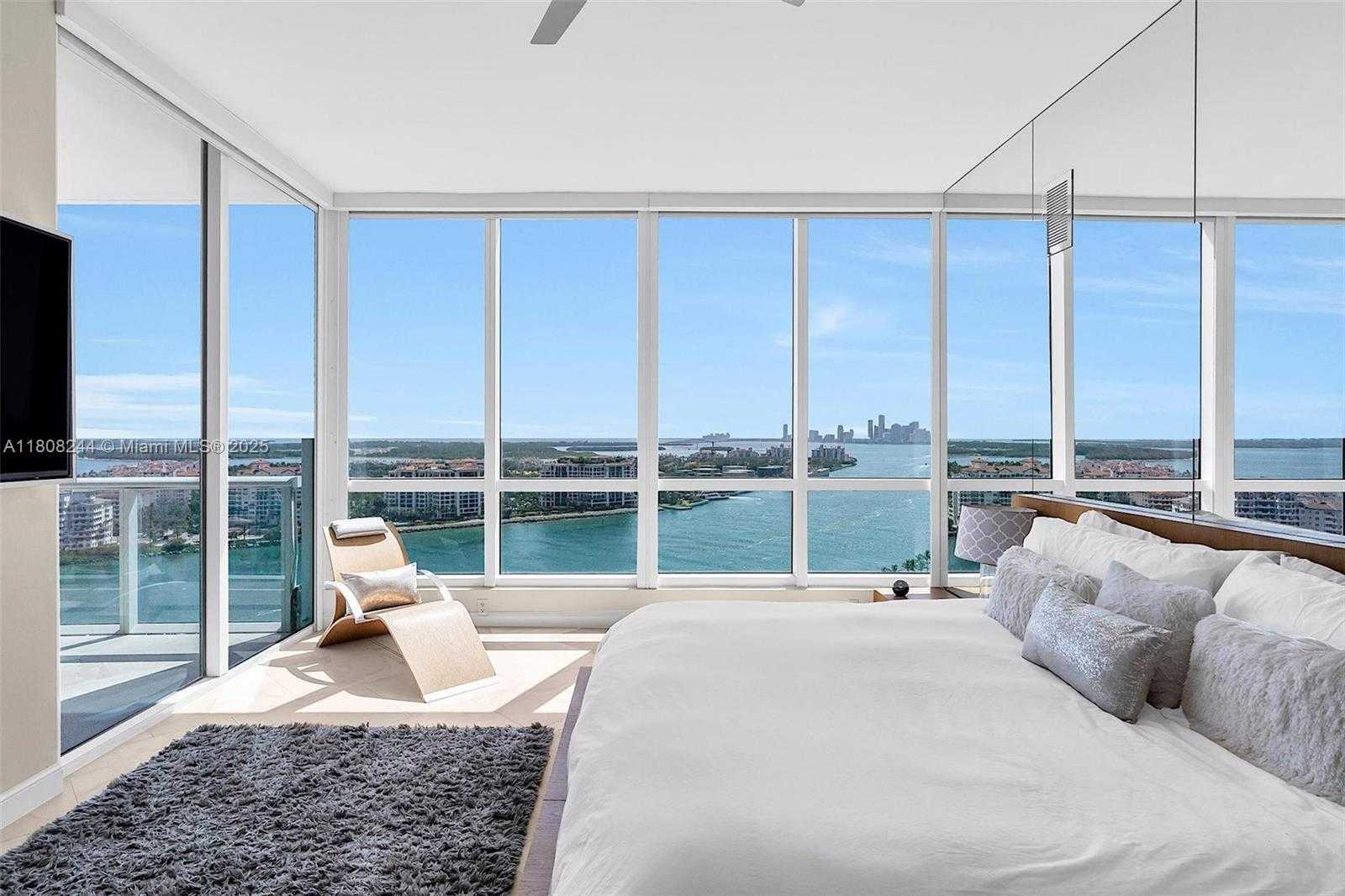 Small Image of 100 SOUTH POINTE DR #2104, Miami Beach Number 15