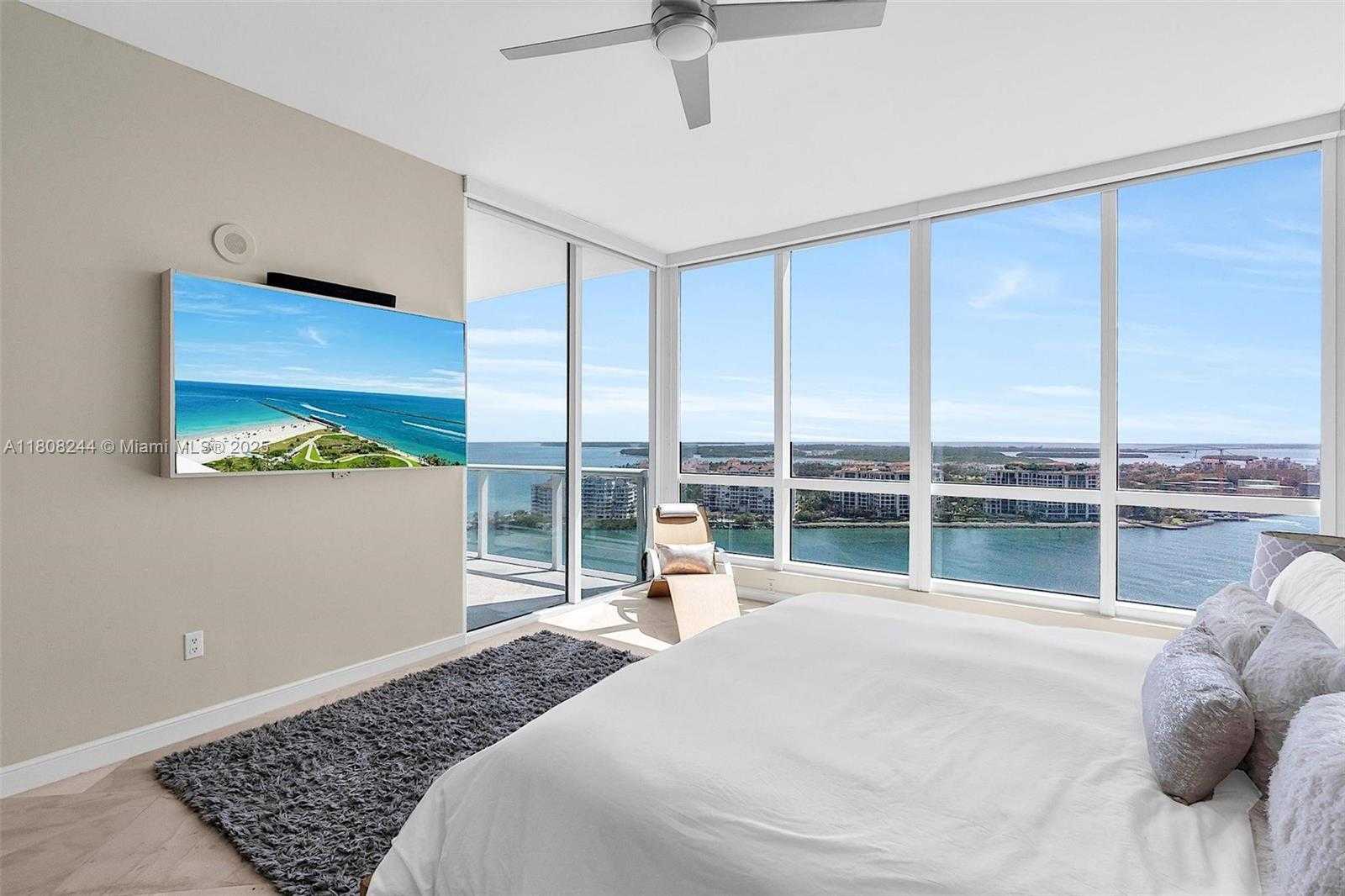 Small Image of 100 SOUTH POINTE DR #2104, Miami Beach Number 16