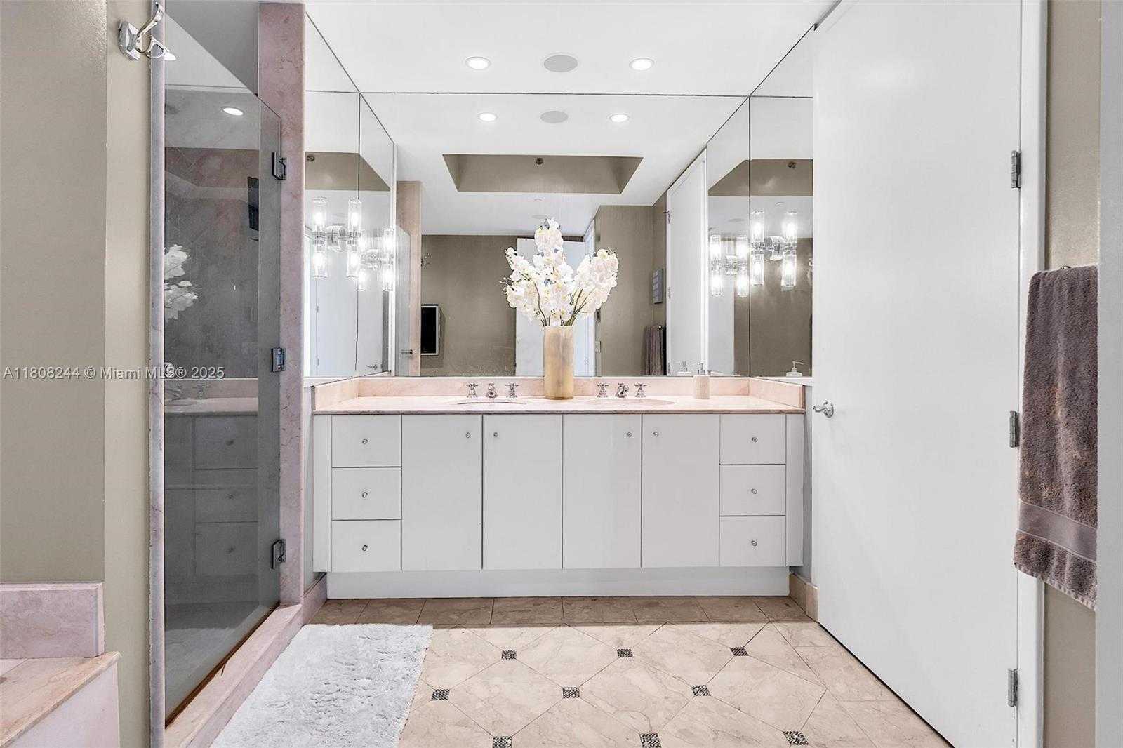 Small Image of 100 SOUTH POINTE DR #2104, Miami Beach Number 18