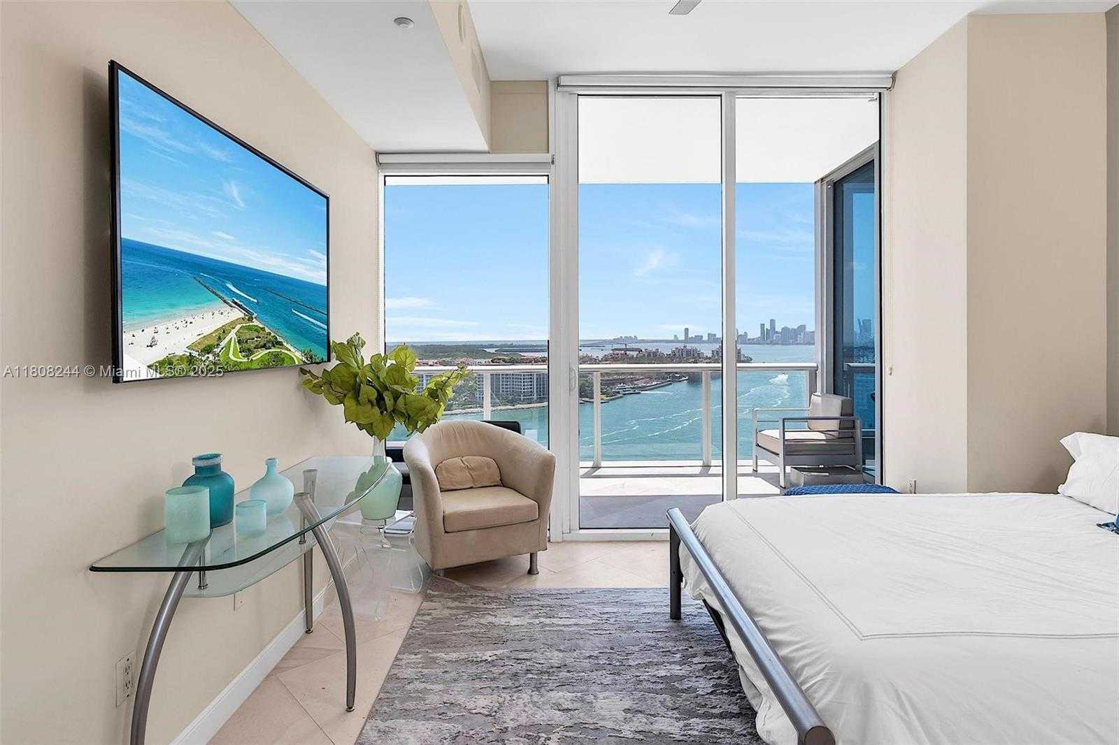 Small Image of 100 SOUTH POINTE DR #2104, Miami Beach Number 19
