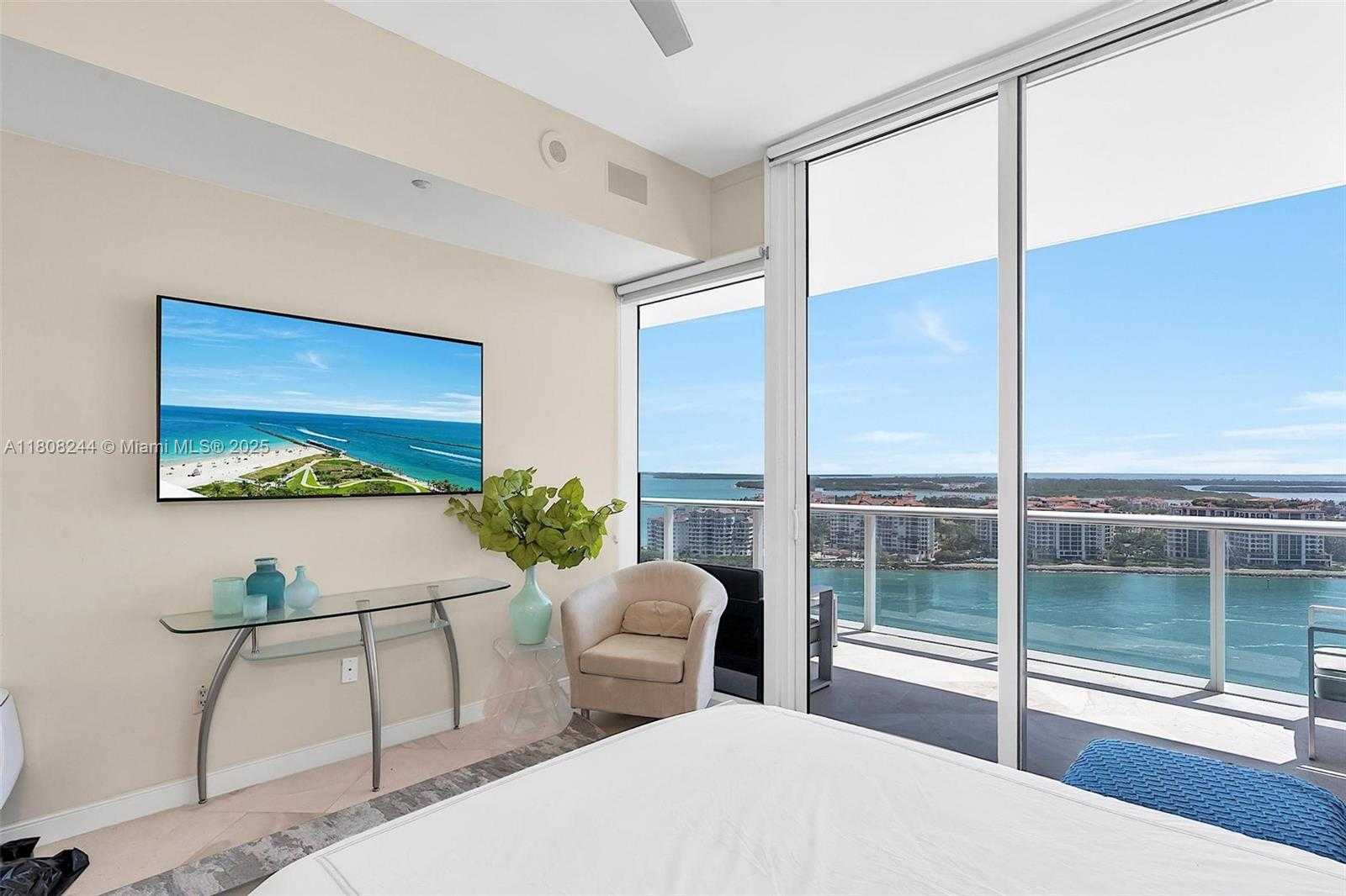 Small Image of 100 SOUTH POINTE DR #2104, Miami Beach Number 21
