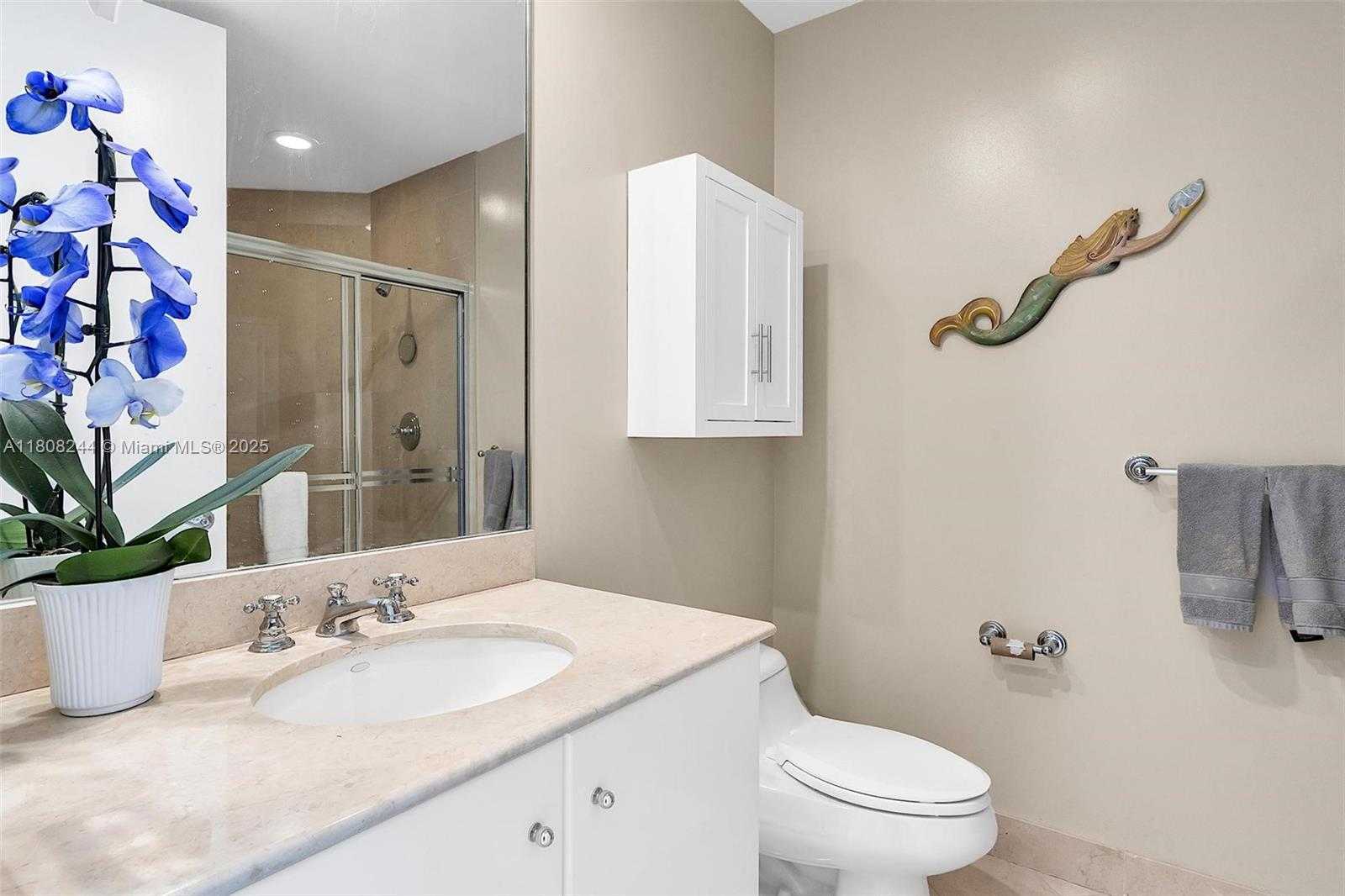 Small Image of 100 SOUTH POINTE DR #2104, Miami Beach Number 22