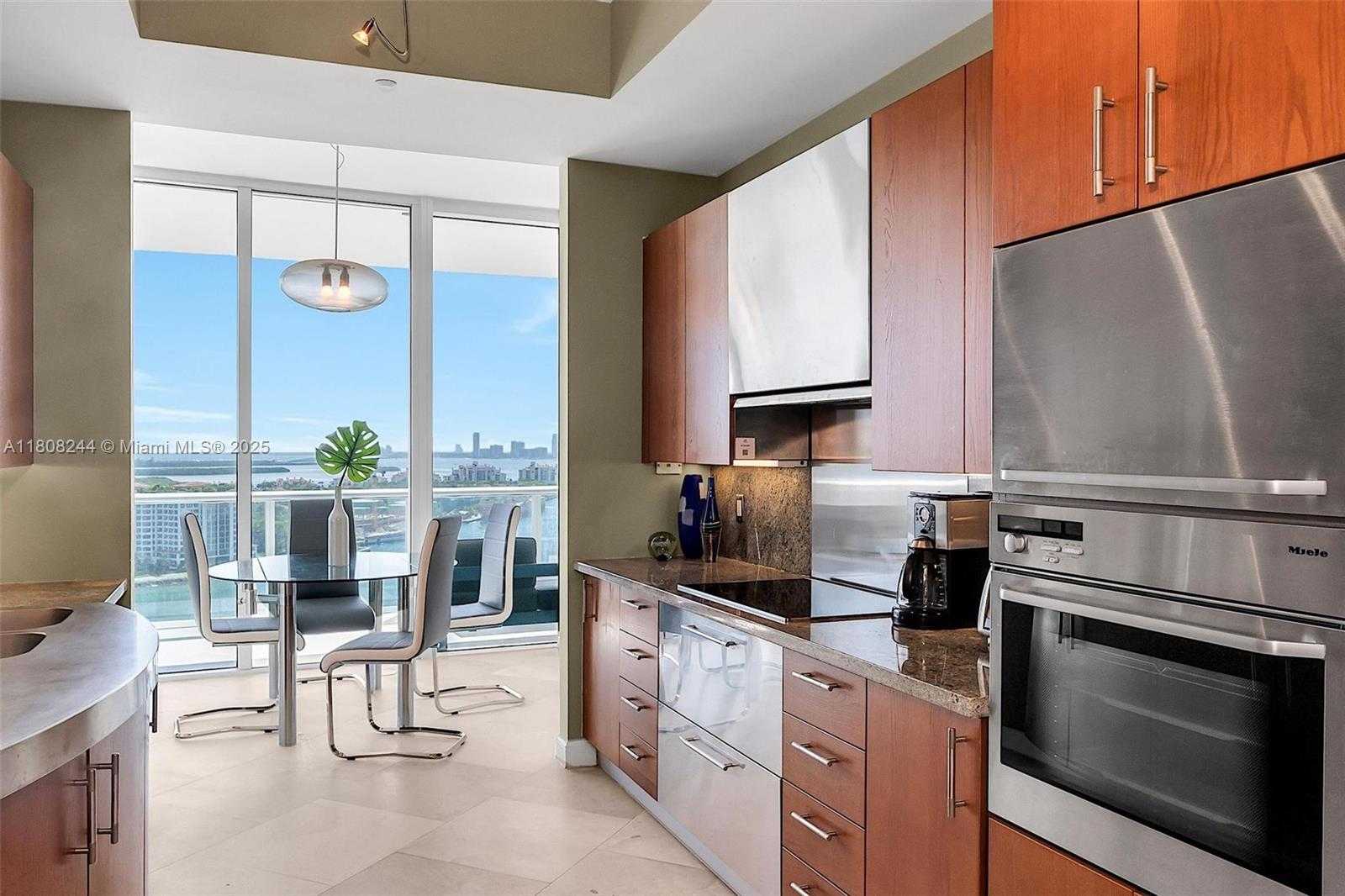 Small Image of 100 SOUTH POINTE DR #2104, Miami Beach Number 23