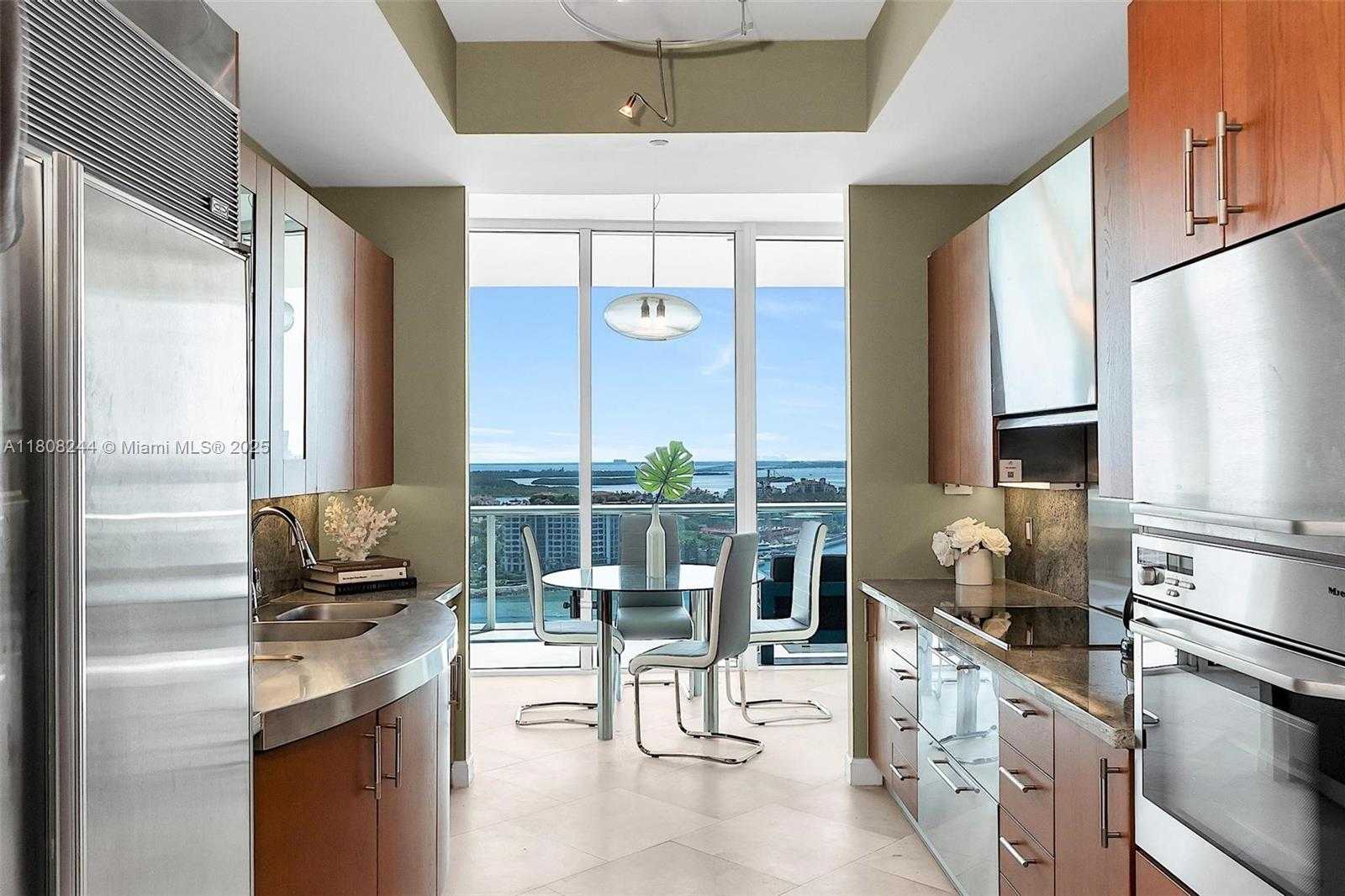 Small Image of 100 SOUTH POINTE DR #2104, Miami Beach Number 24