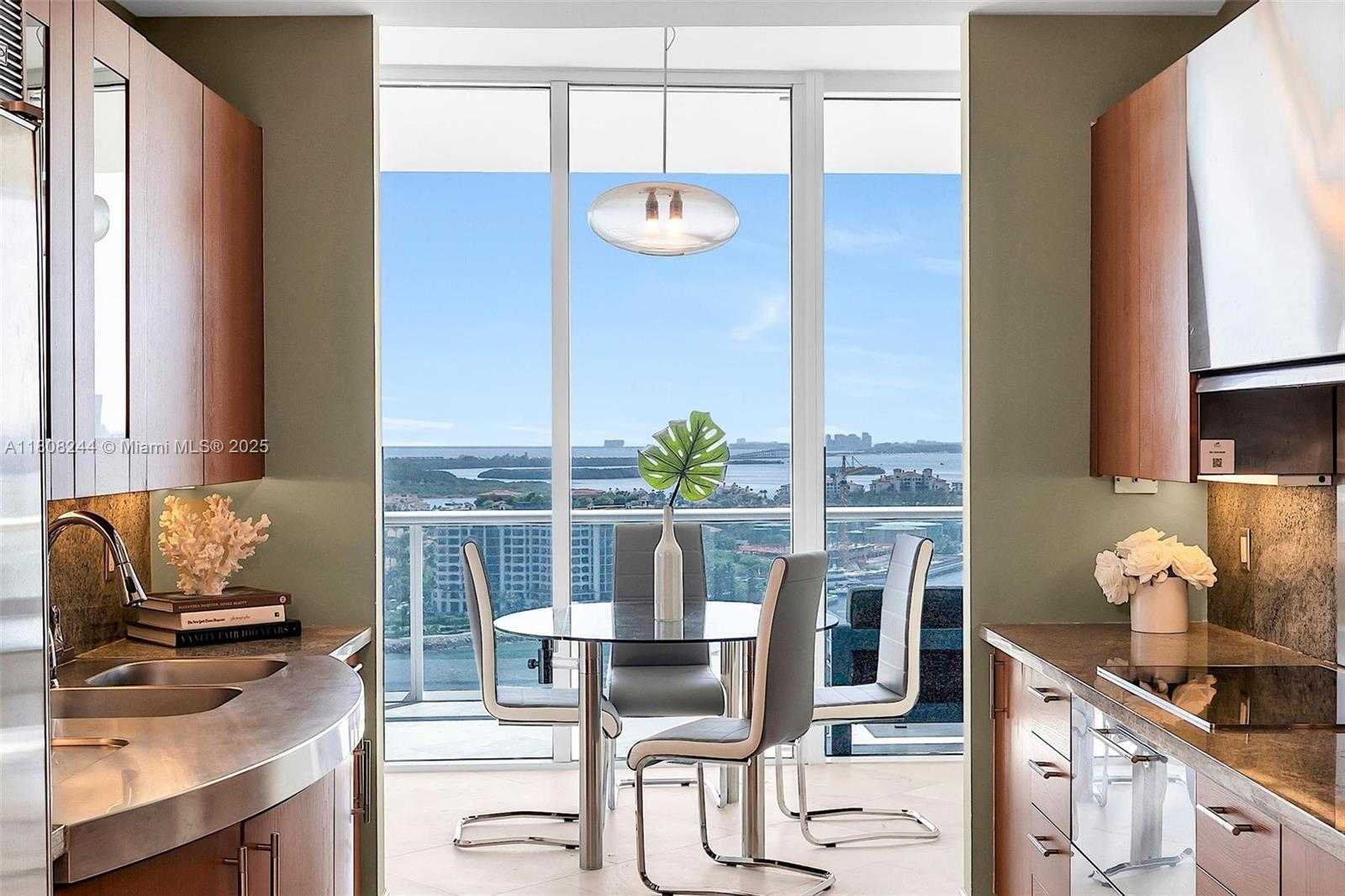 Small Image of 100 SOUTH POINTE DR #2104, Miami Beach Number 25