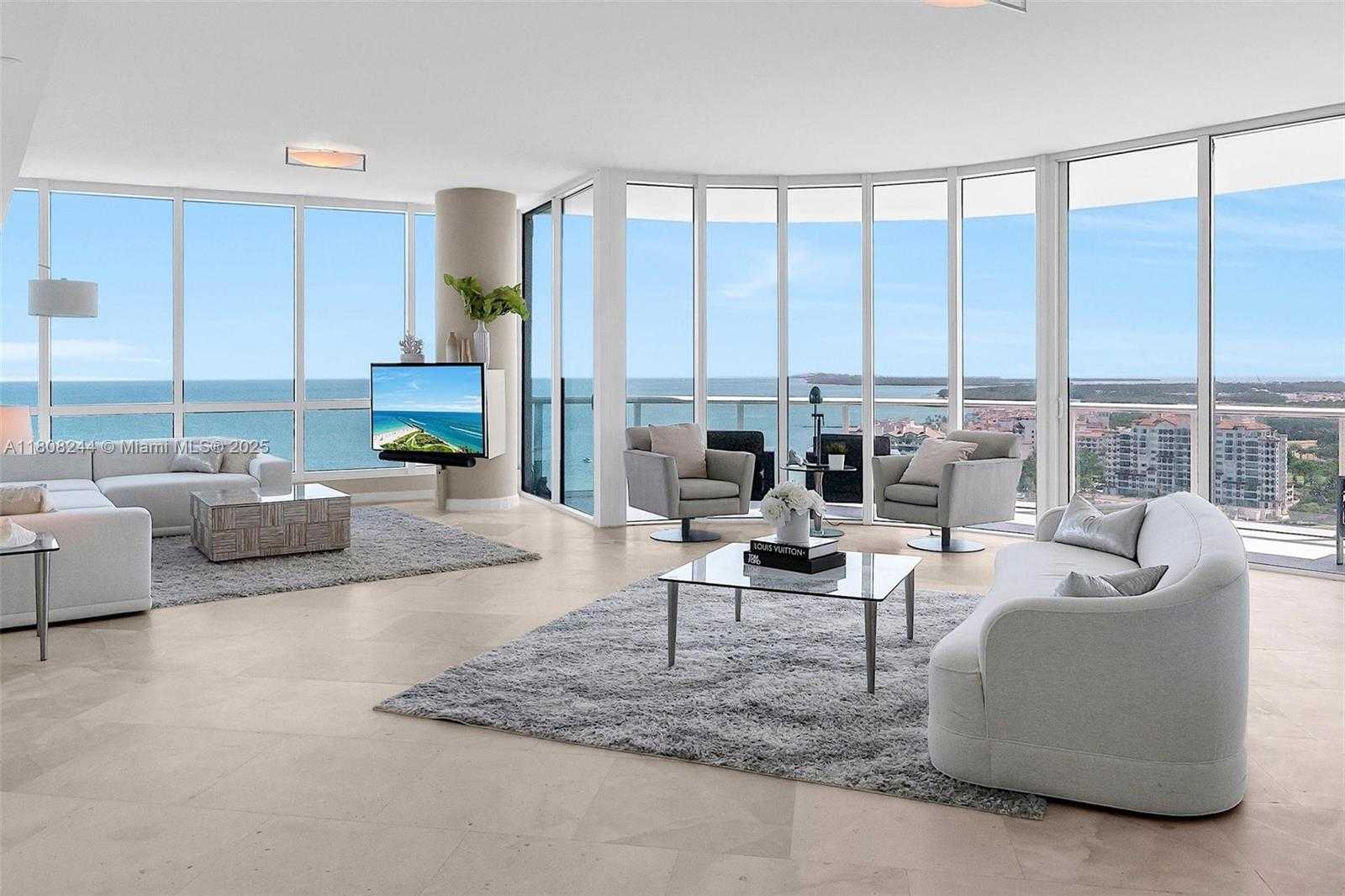 Small Image of 100 SOUTH POINTE DR #2104, Miami Beach Number 3