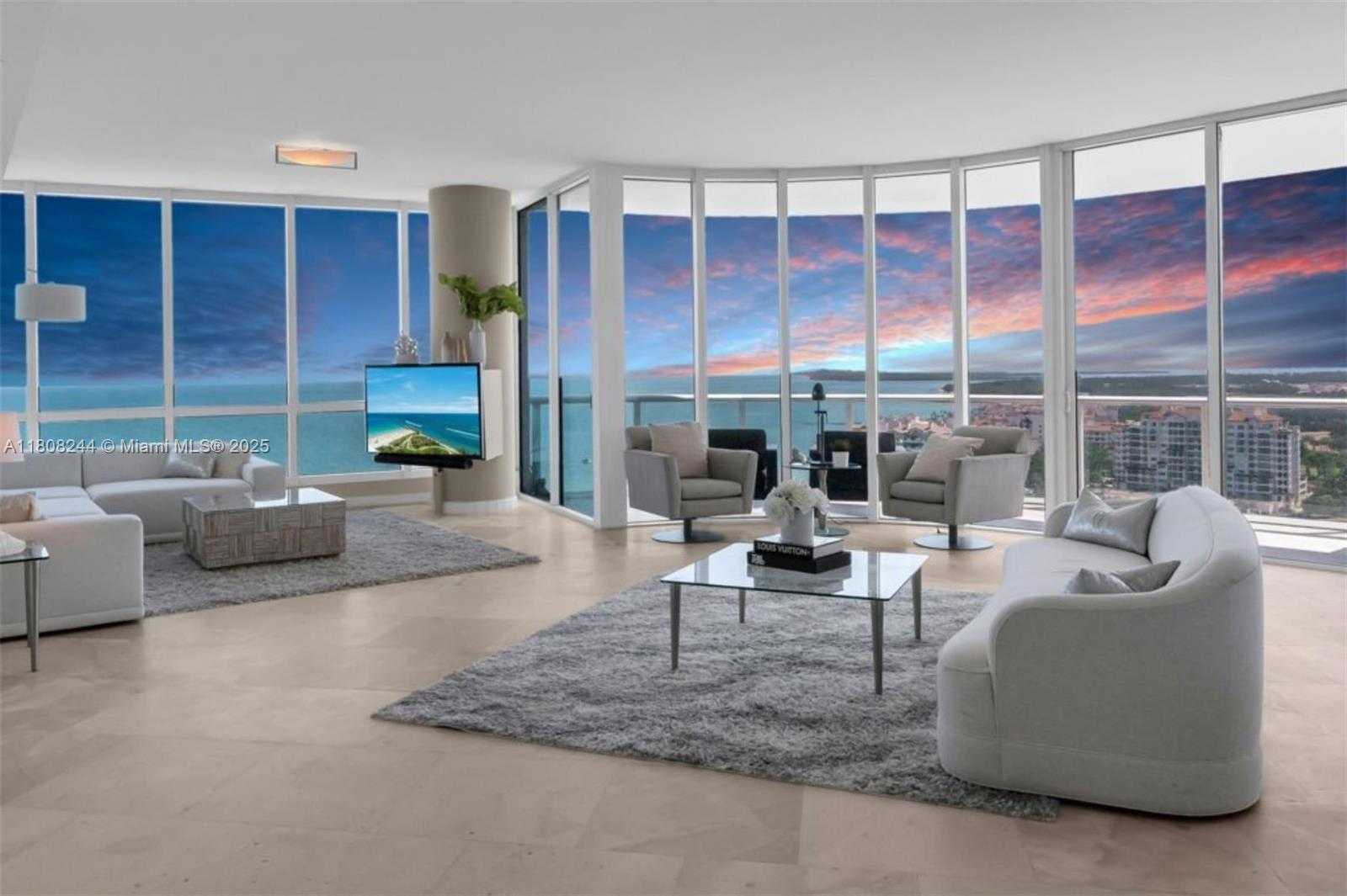 Small Image of 100 SOUTH POINTE DR #2104, Miami Beach Number 4
