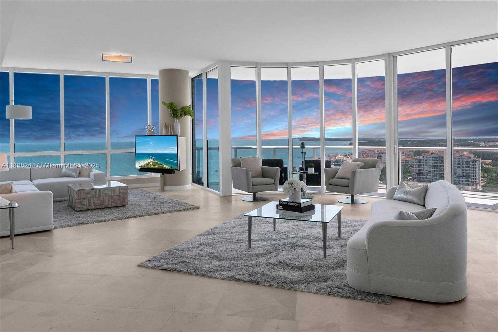 Small Image of 100 SOUTH POINTE DR #2104, Miami Beach Number 9