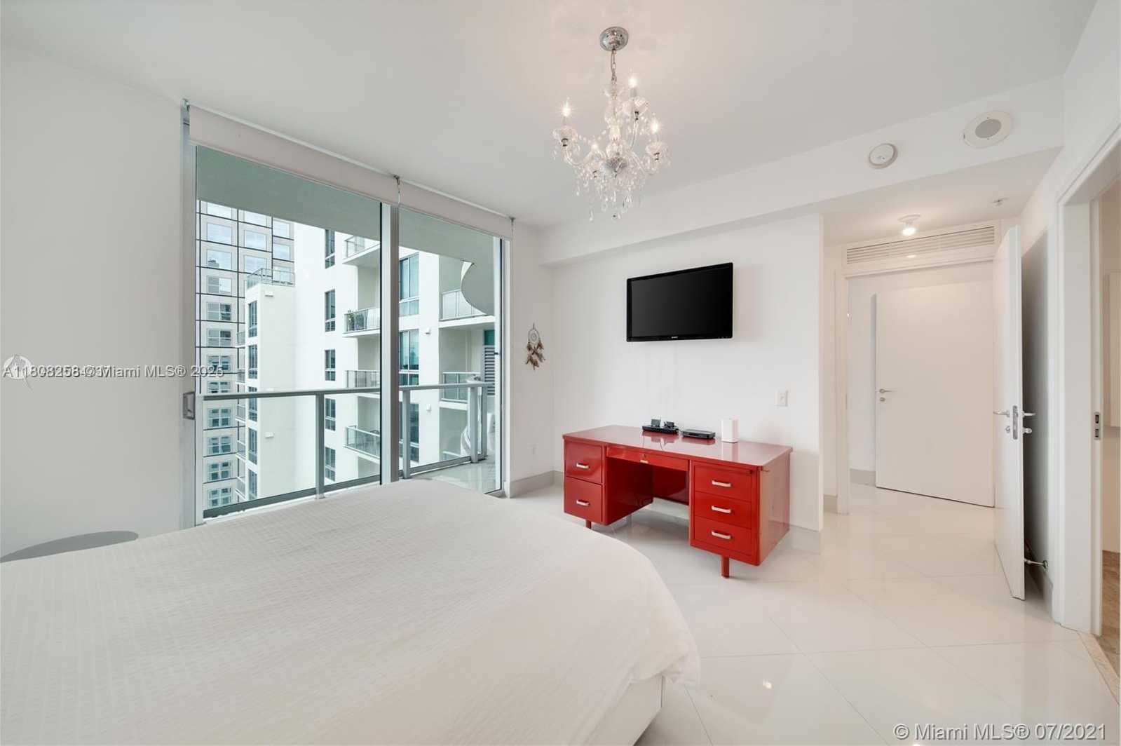 Small Image of 300 SOUTH BISCAYNE BLVD #T-3605, Miami Number 11