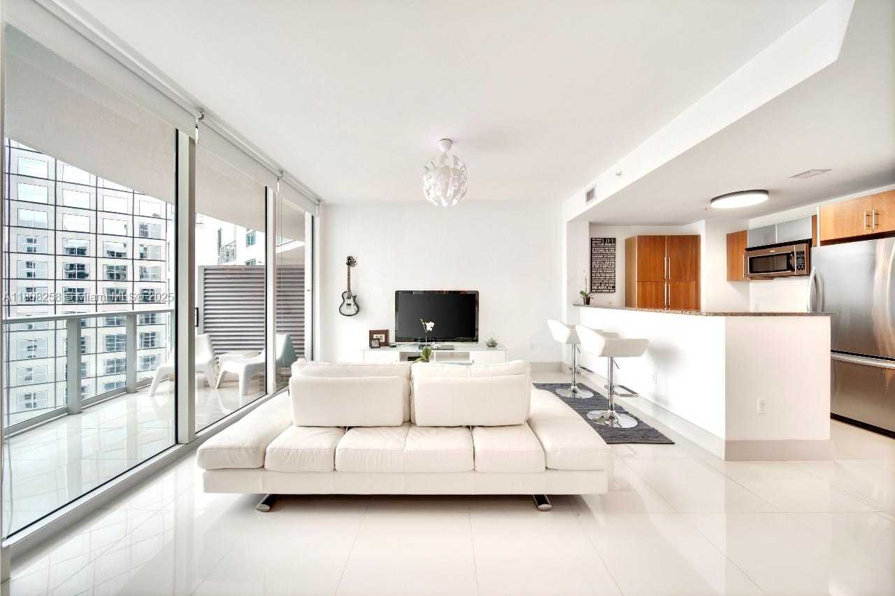 Small Image of 300 SOUTH BISCAYNE BLVD #T-3605, Miami Number 4