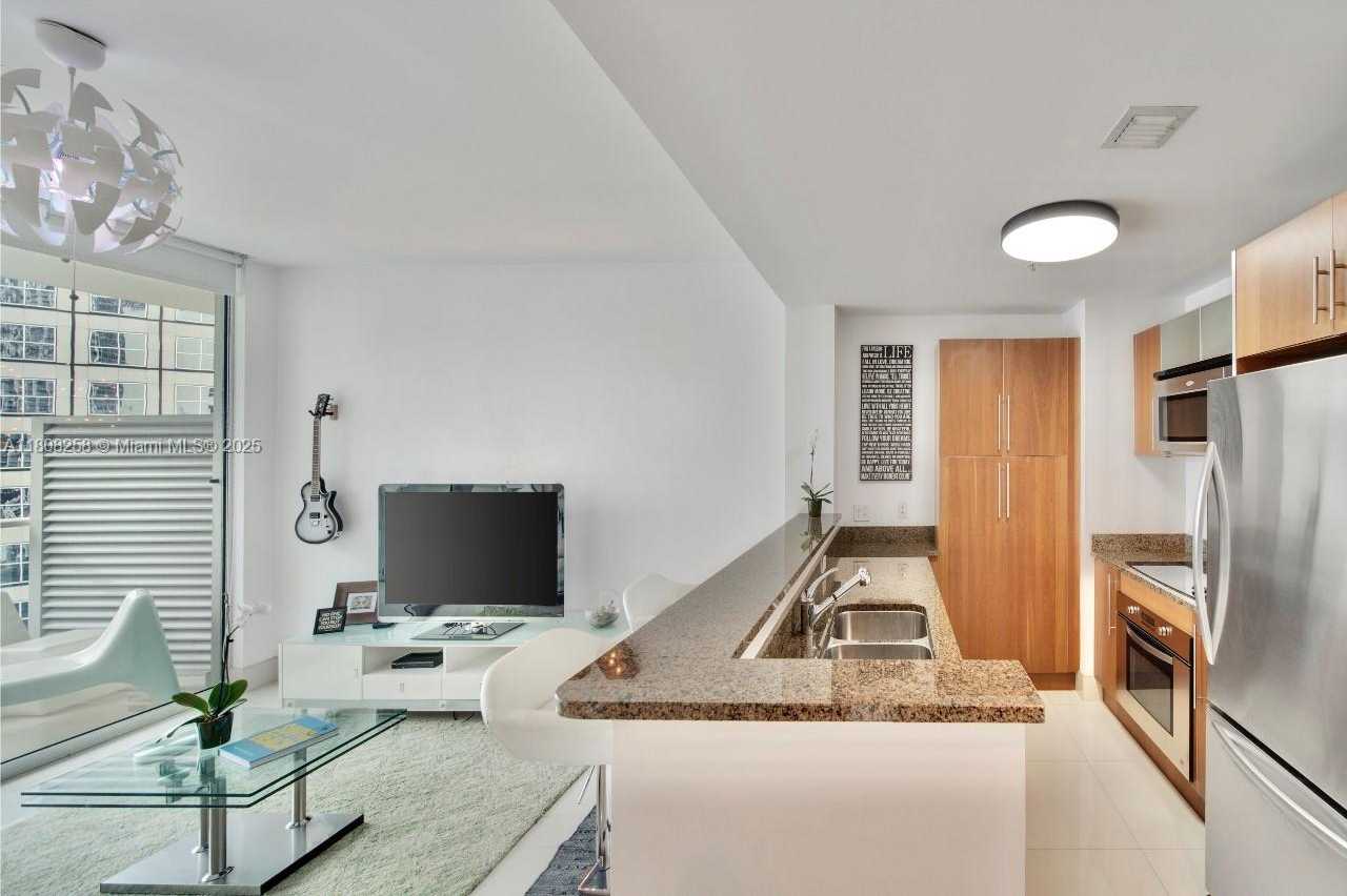 Small Image of 300 SOUTH BISCAYNE BLVD #T-3605, Miami Number 6