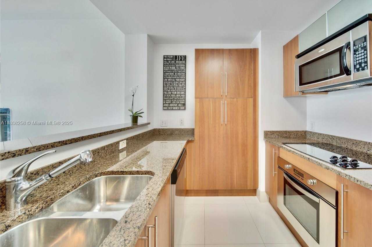 Small Image of 300 SOUTH BISCAYNE BLVD #T-3605, Miami Number 7