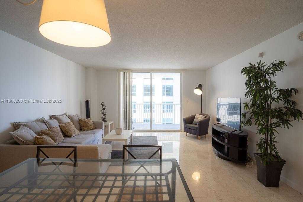 Small Image of 1200 BRICKELL BAY DR #2806, Miami Number 10