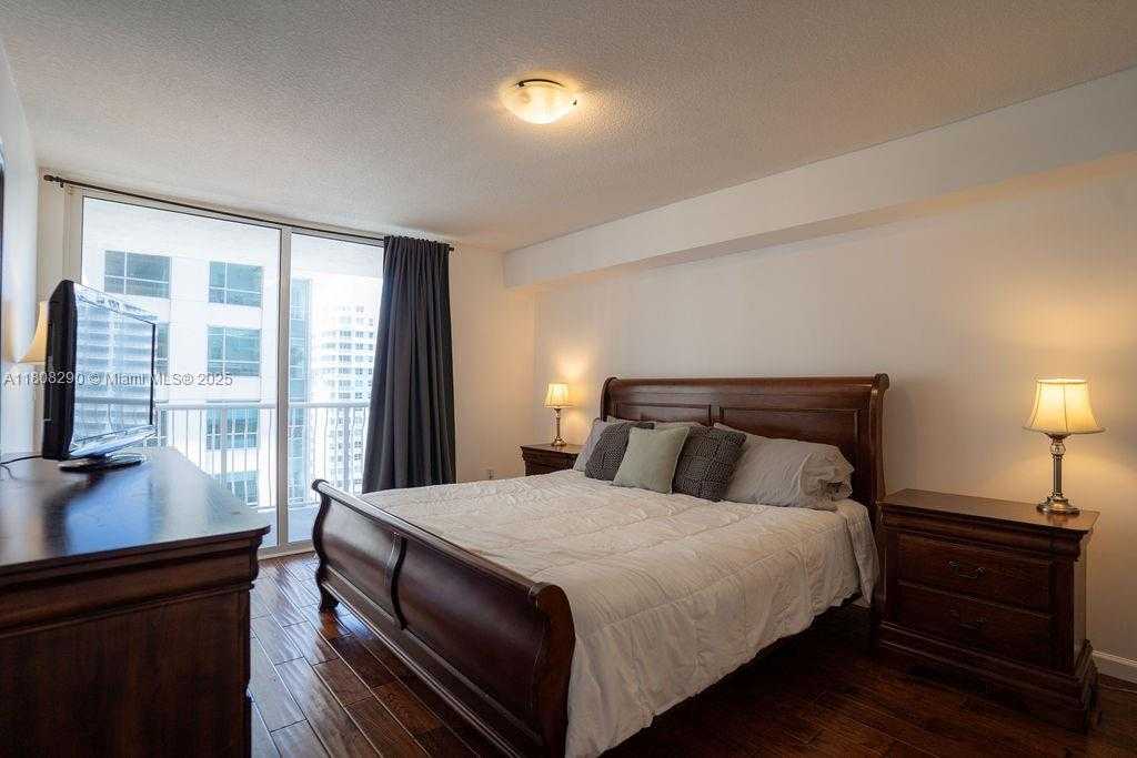 Small Image of 1200 BRICKELL BAY DR #2806, Miami Number 13