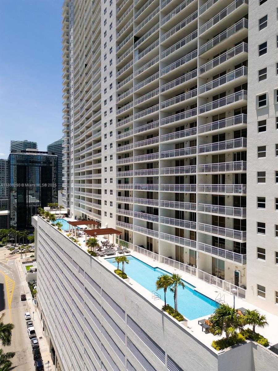 Small Image of 1200 BRICKELL BAY DR #2806, Miami Number 3