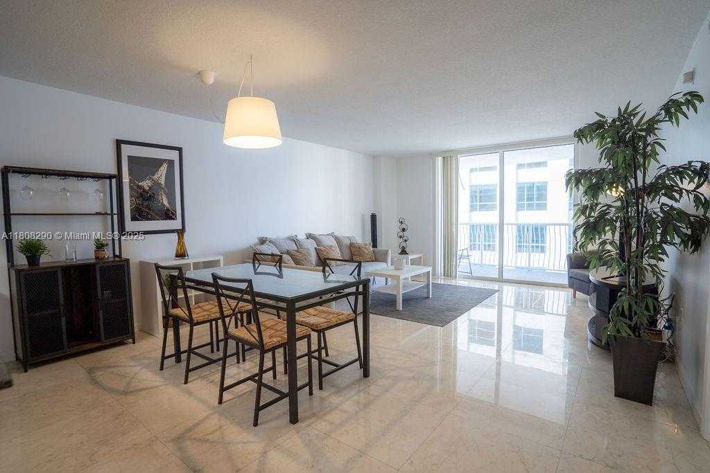 Small Image of 1200 BRICKELL BAY DR #2806, Miami Number 4