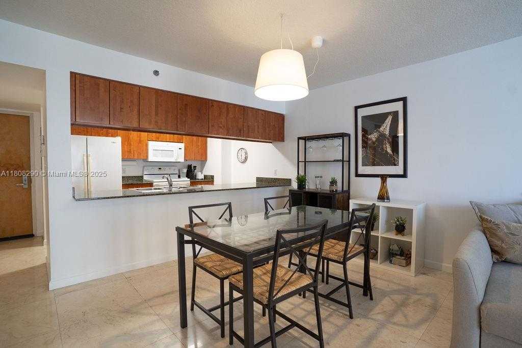 Small Image of 1200 BRICKELL BAY DR #2806, Miami Number 5