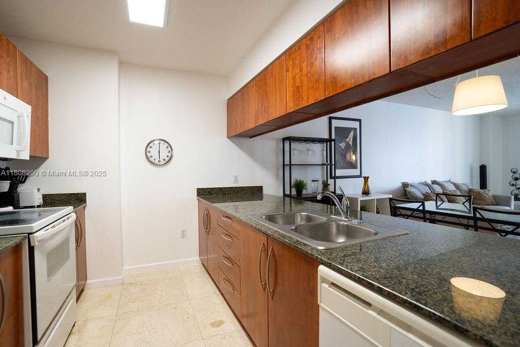 Small Image of 1200 BRICKELL BAY DR #2806, Miami Number 6