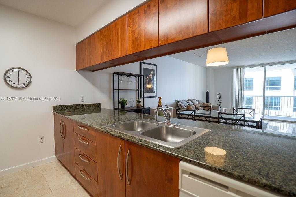 Small Image of 1200 BRICKELL BAY DR #2806, Miami Number 7