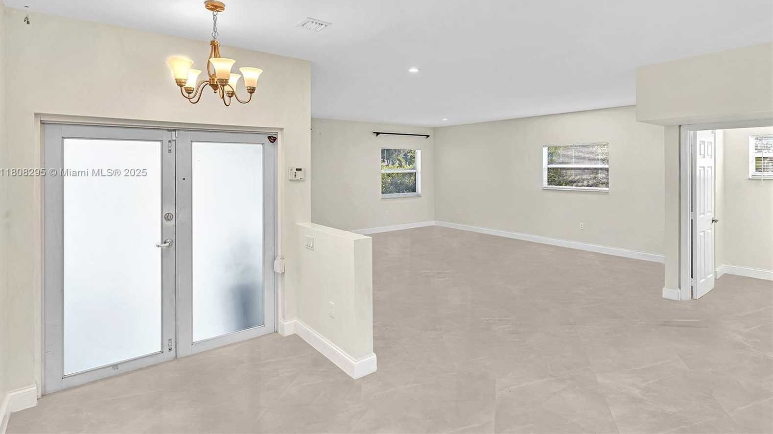 Small Image of 2620 NE 214 ST, Miami Number 11