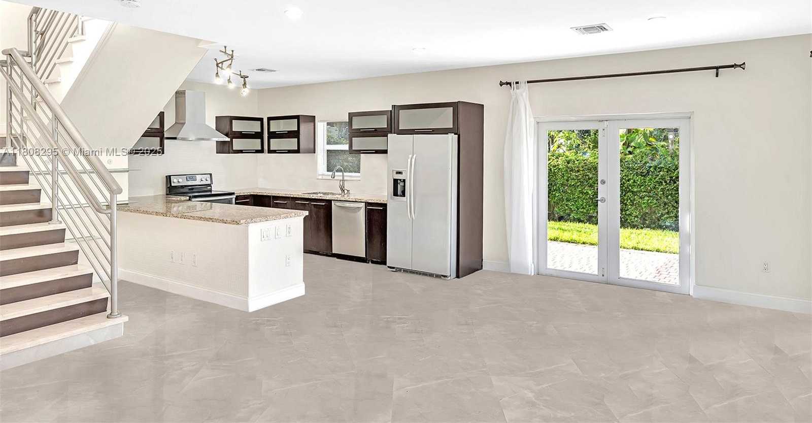 Small Image of 2620 NE 214 ST, Miami Number 17