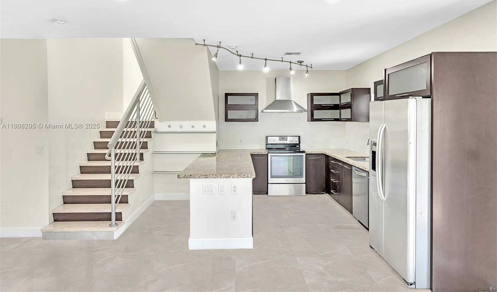 Small Image of 2620 NE 214 ST, Miami Number 19